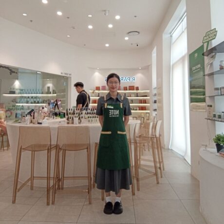 Perfume workshop instructor at NOTE - Tra Giang