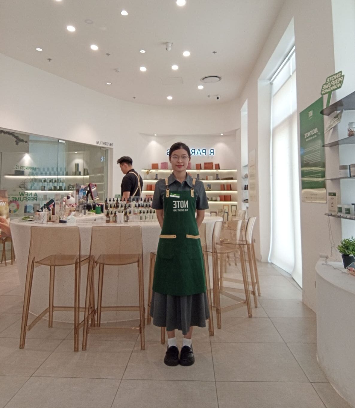 Perfume workshop instructor at NOTE - Tra Giang