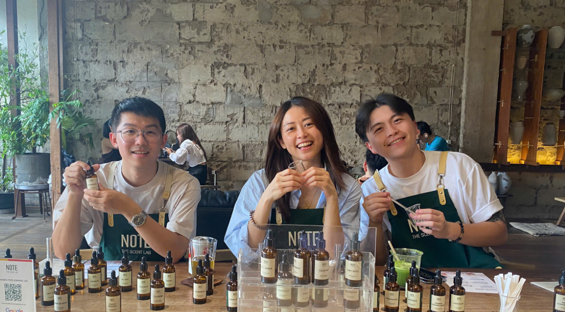 Mùi Hương Lí Tưởng Cho Mùa Thu: “Cinnamon”, “Oakmoss”, và “Sen”