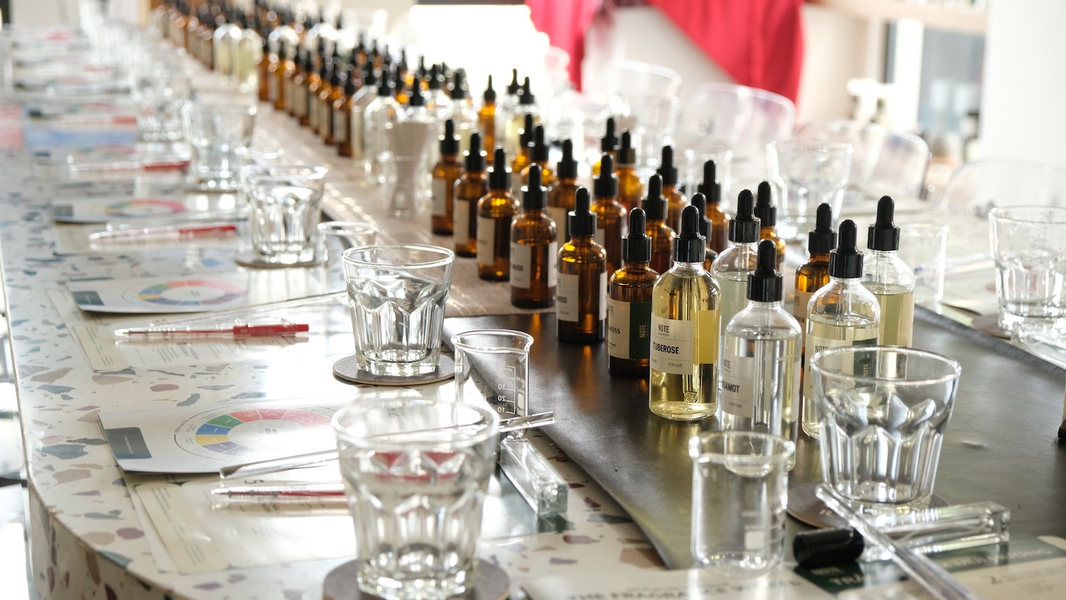 Dịch vụ Scent Bar & Perfume Bar: Trải nghiệm mùi hương độc đáo cho cá nhân và doanh nghiệp