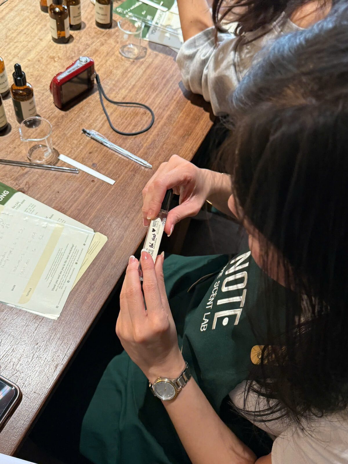 Pha chế nước hoa tại NOTE