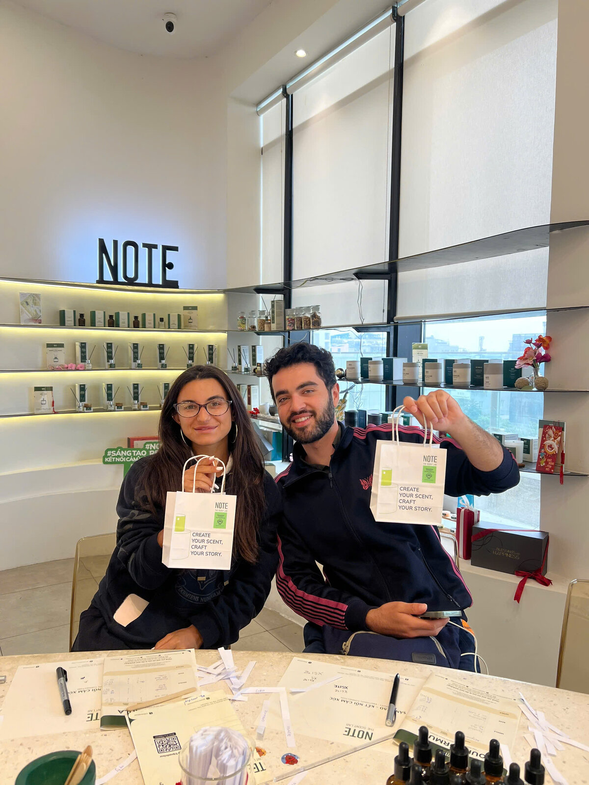 Pha chế nước hoa tại NOTE