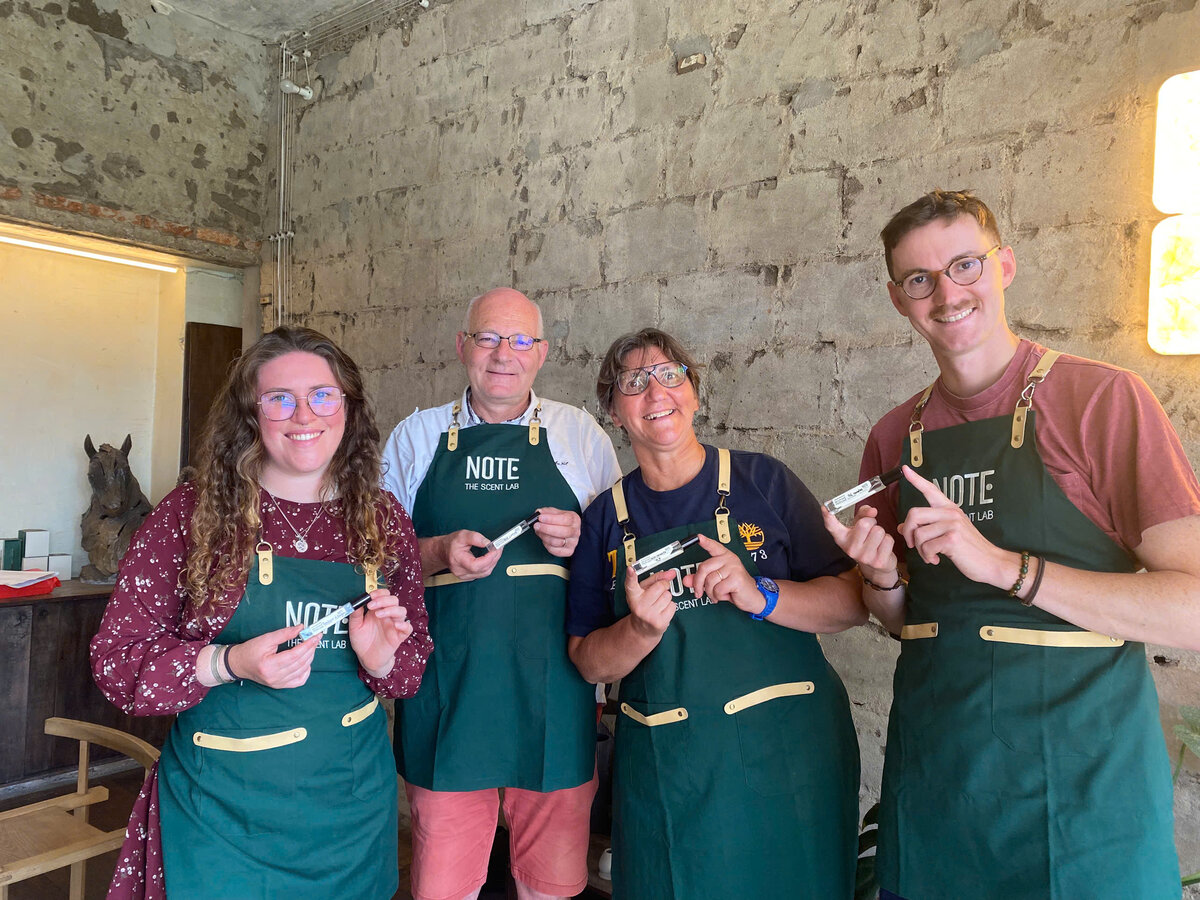 Pha chế nước hoa tại NOTE