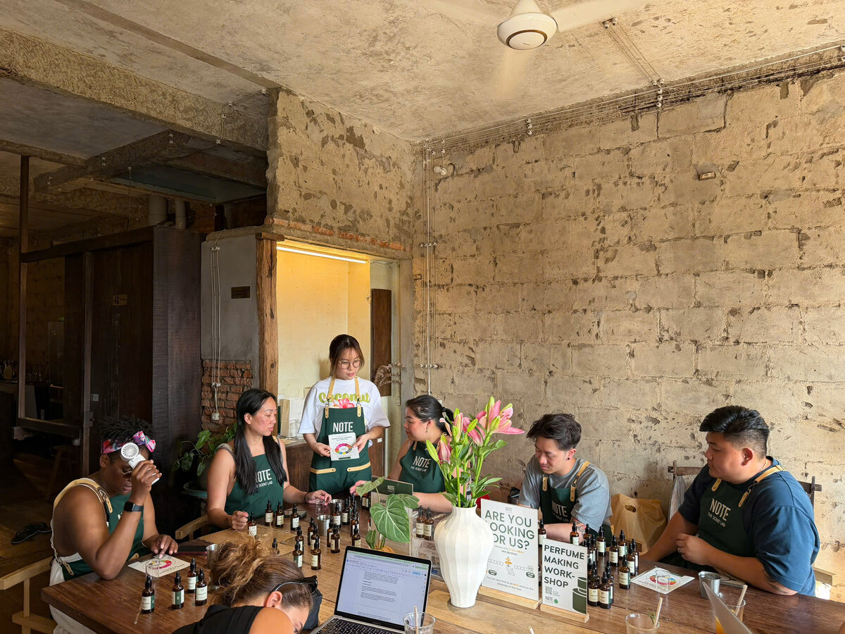 Pha chế nước hoa tại NOTE