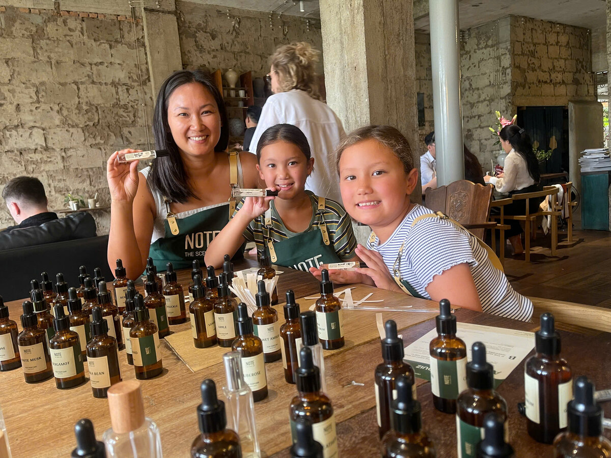 Chai nước hoa tự pha chế