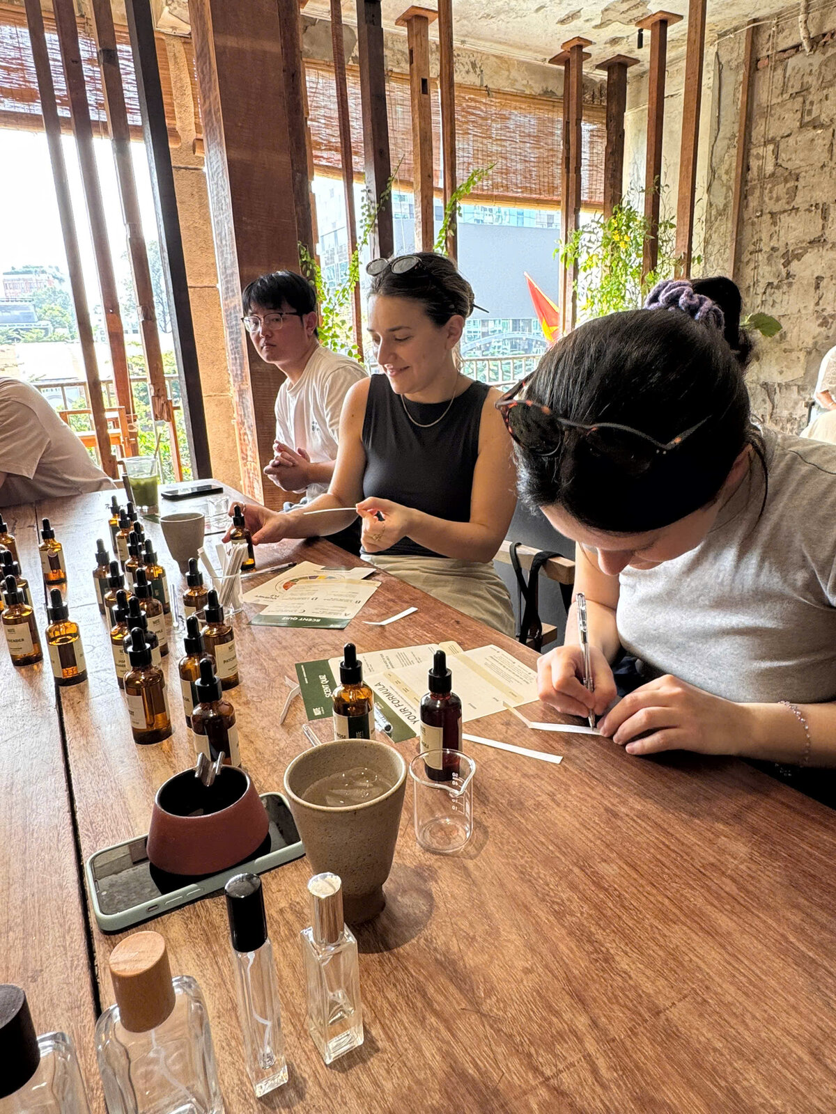 Chai nước hoa tự pha chế