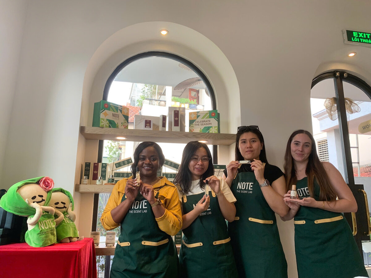 Chai nước hoa tự pha chế