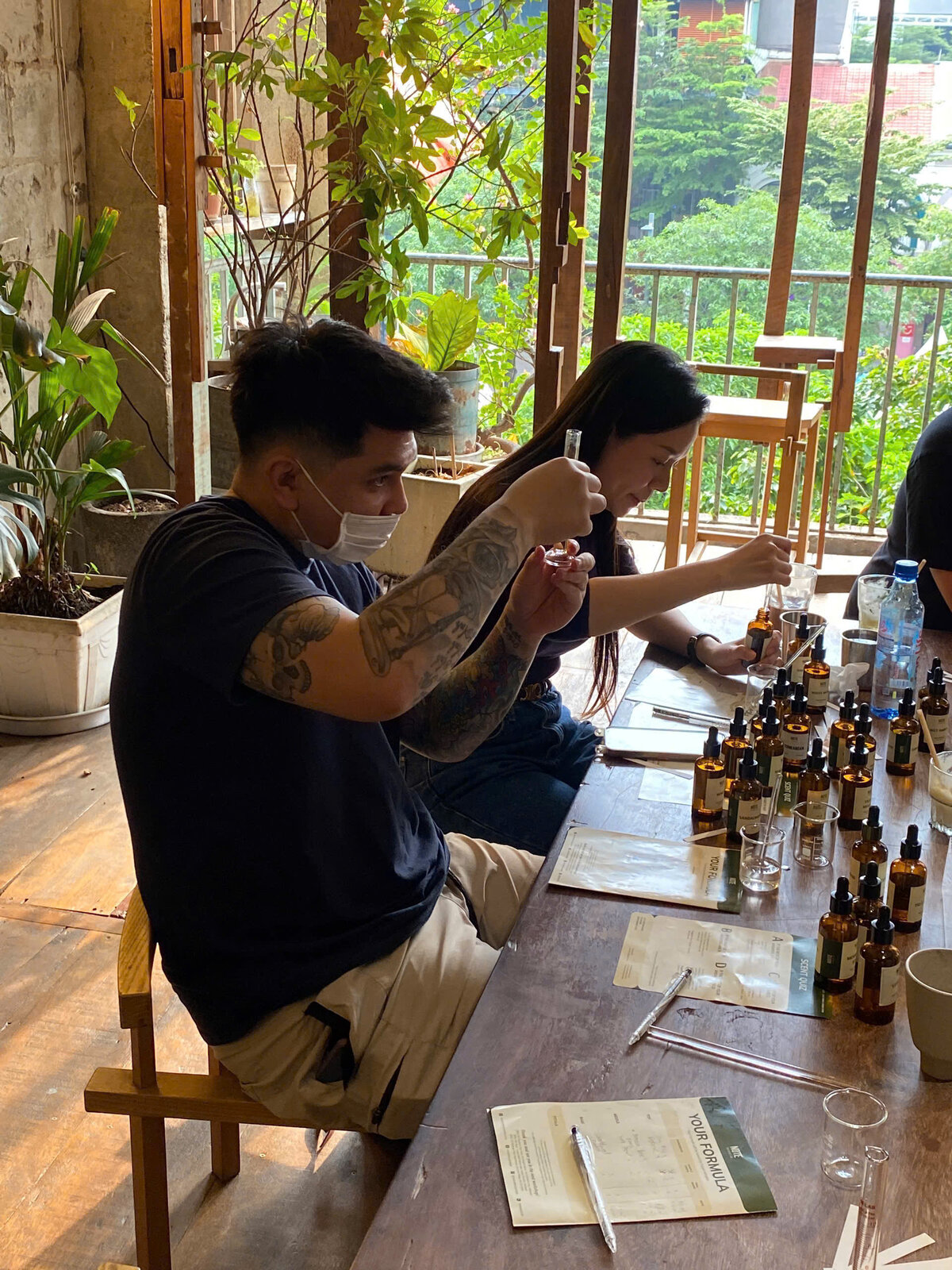 Chai nước hoa tự pha chế