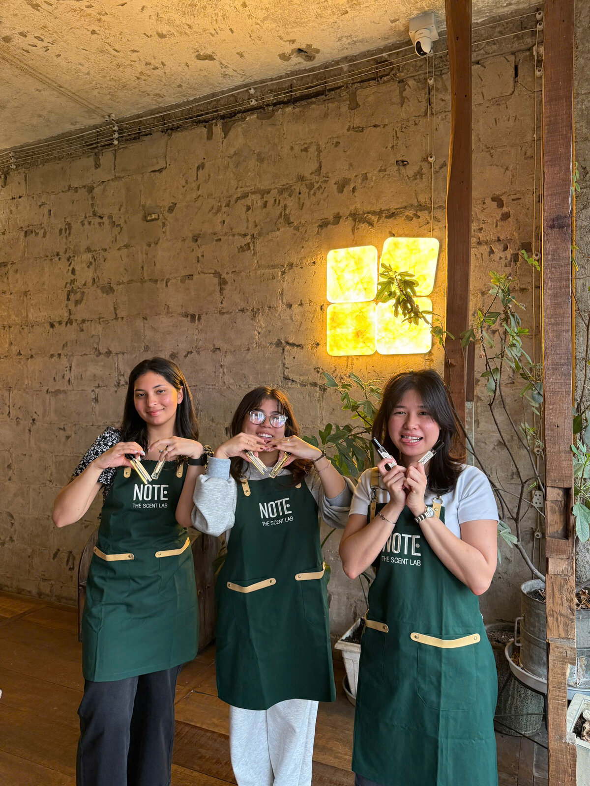 Chai nước hoa tự pha chế