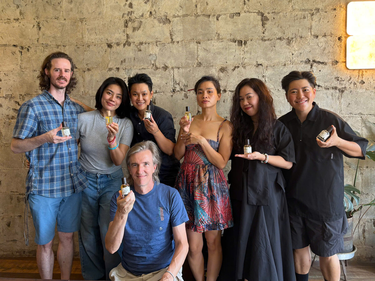 Chai nước hoa tự pha chế