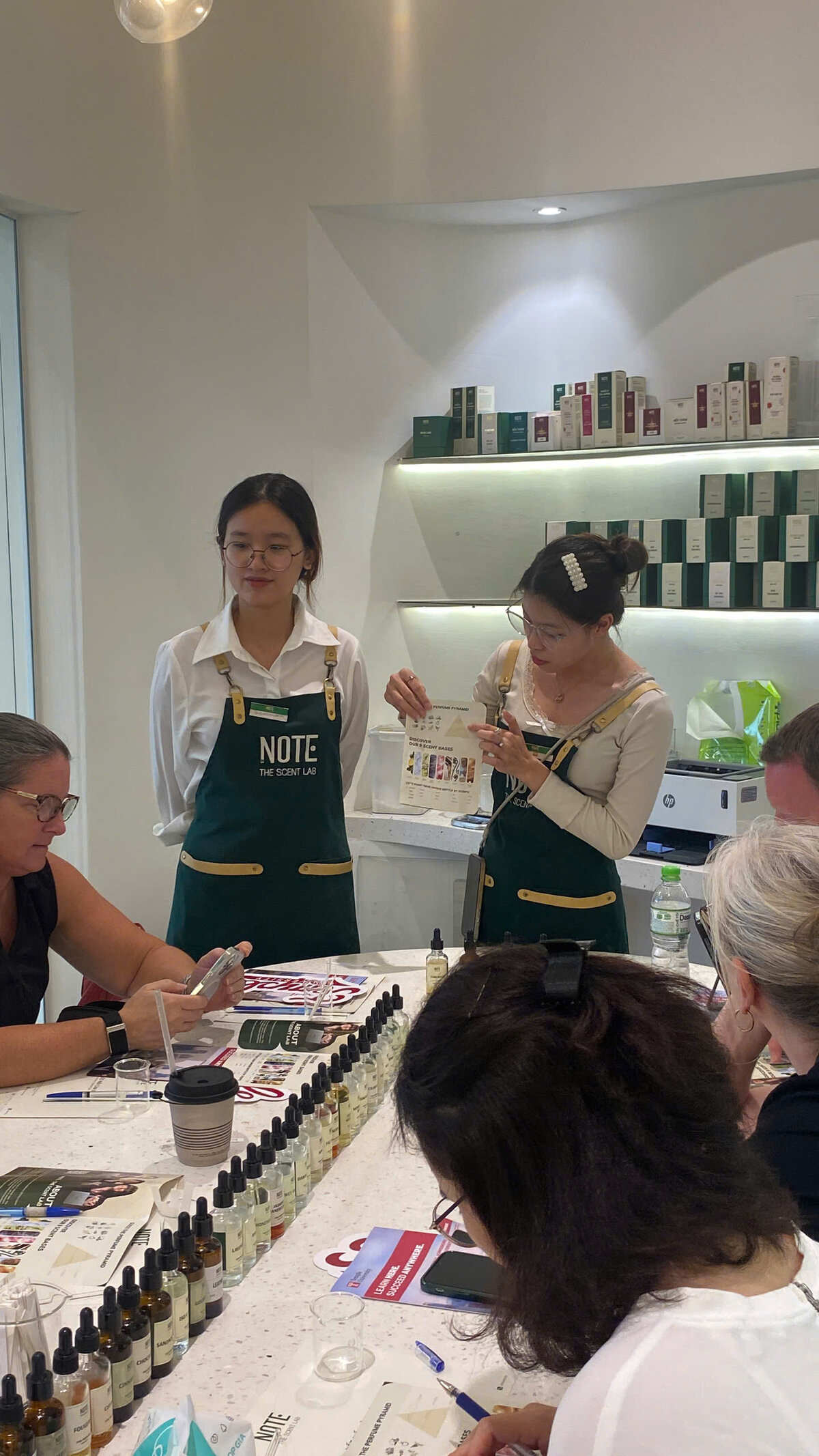 Chai nước hoa tự pha chế