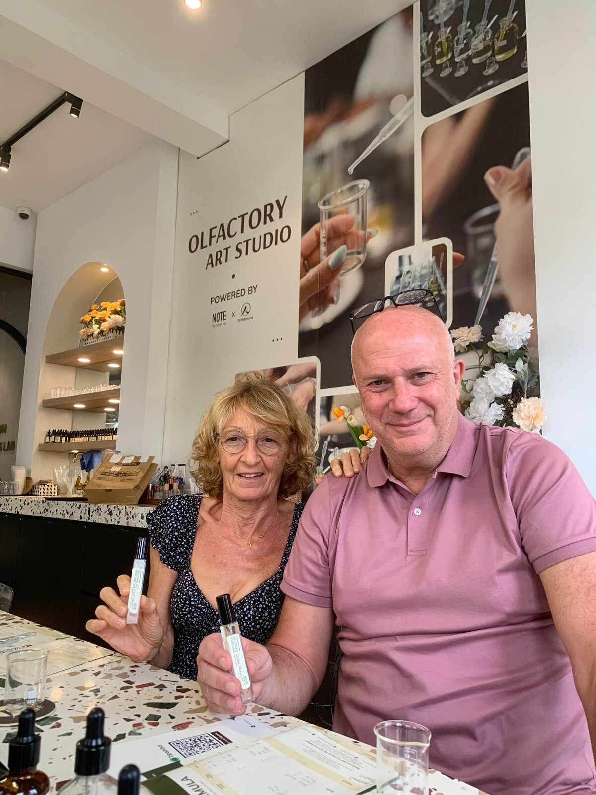 Chai nước hoa tự pha chế