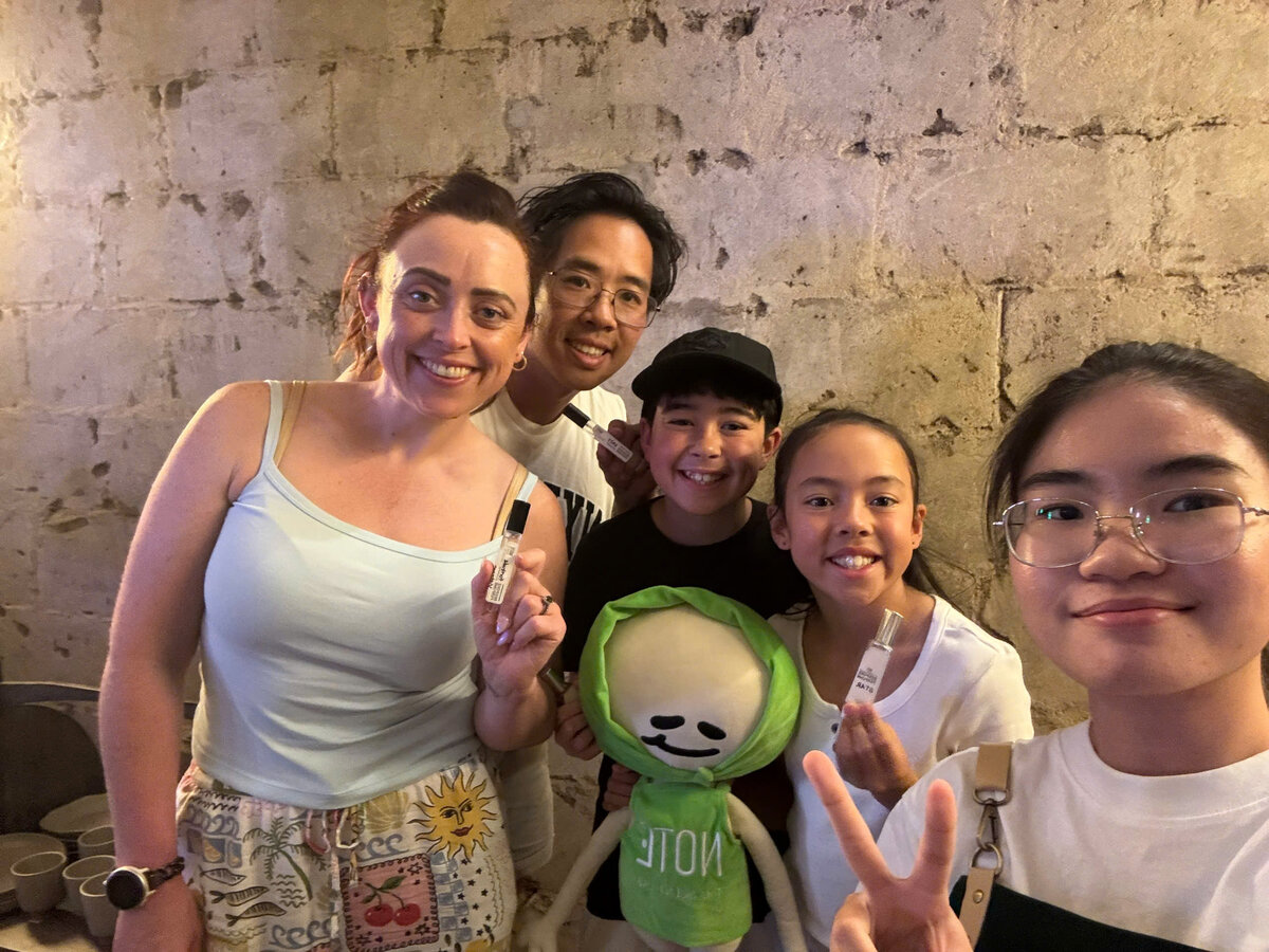 Pha chế nước hoa tại NOTE Sài Gòn