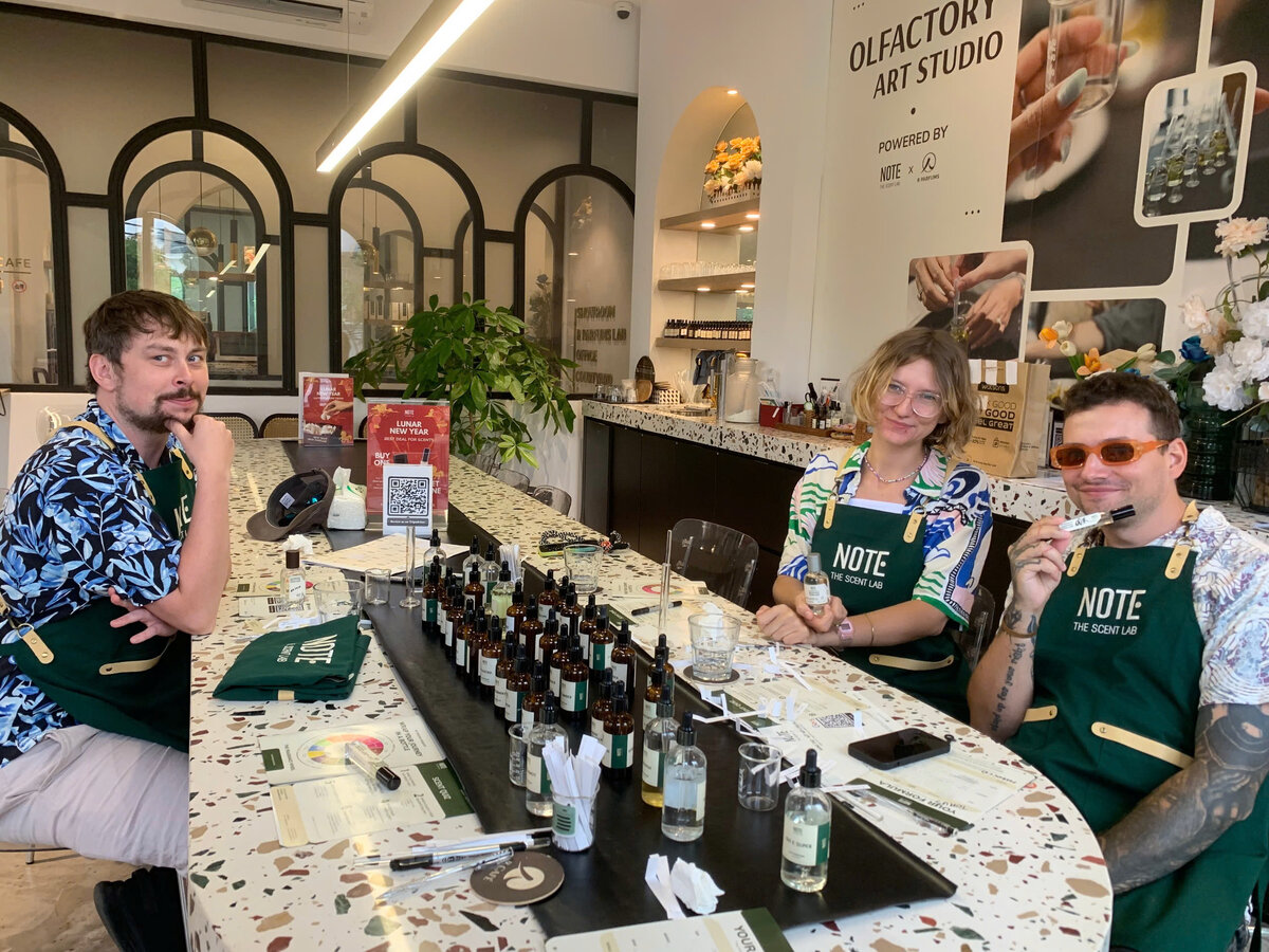 Workshop nước hoa doanh nghiệp — R Space Thảo Điền team building