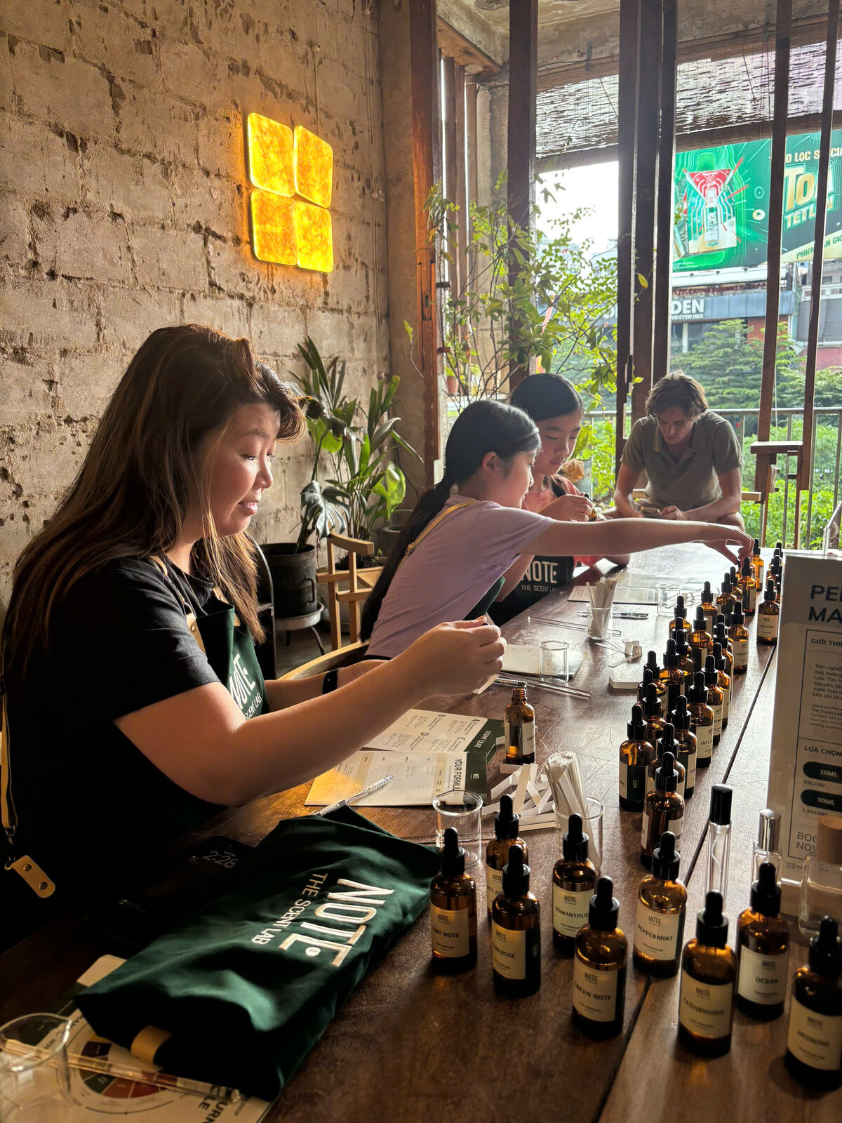 workshop nuoc hoa team building case study 2 — NOTE workshop nước hoa Sài Gòn